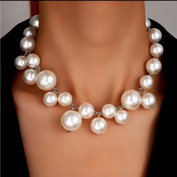 Anthropologie Jewelry - White Pearl shimmer color silver statement adjustable Necklace